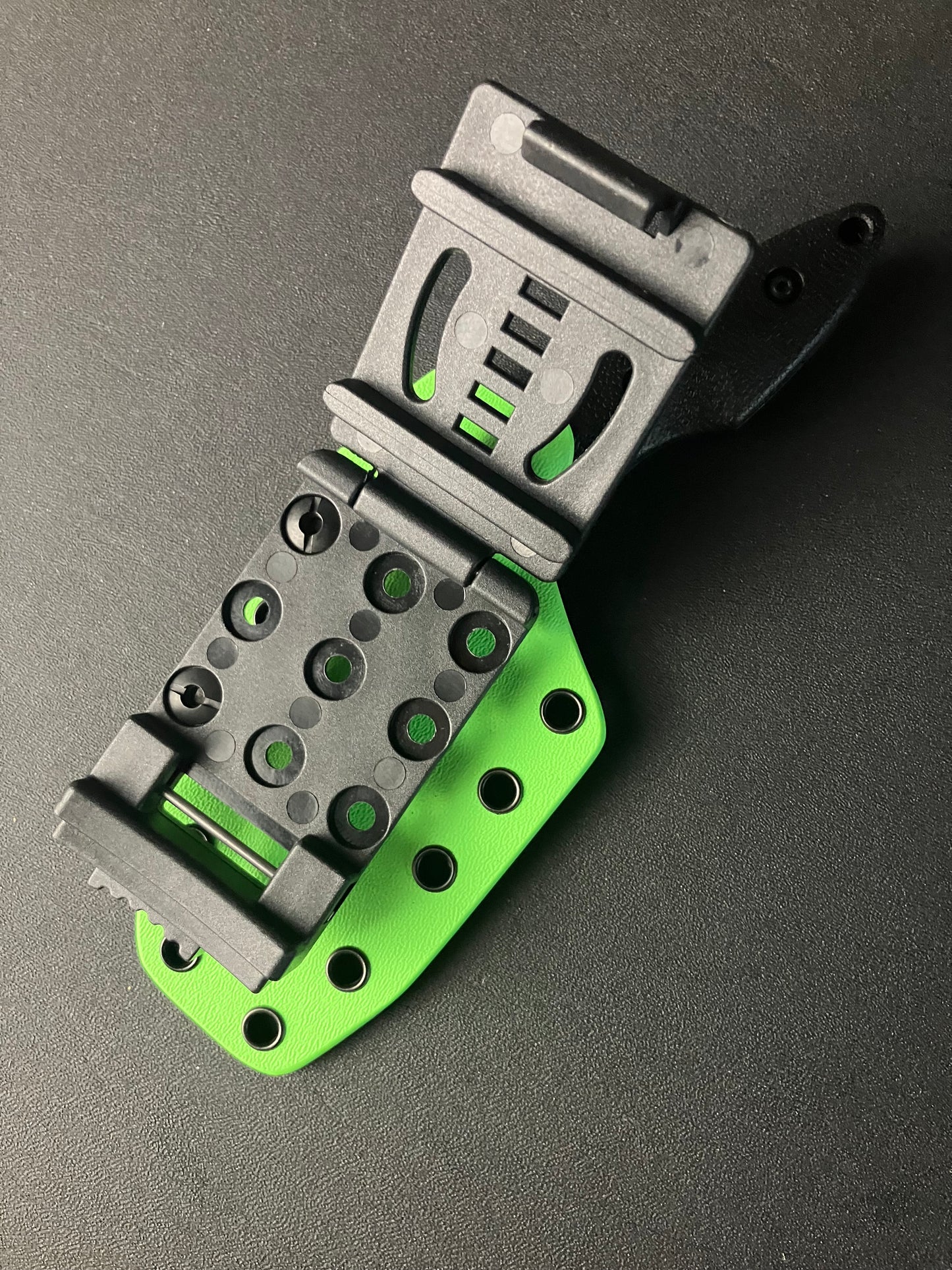 Elite Kydex Sheath for KA-BAR TDI Hinderer Hellfire | Carbon Fiber & Toxic Green |